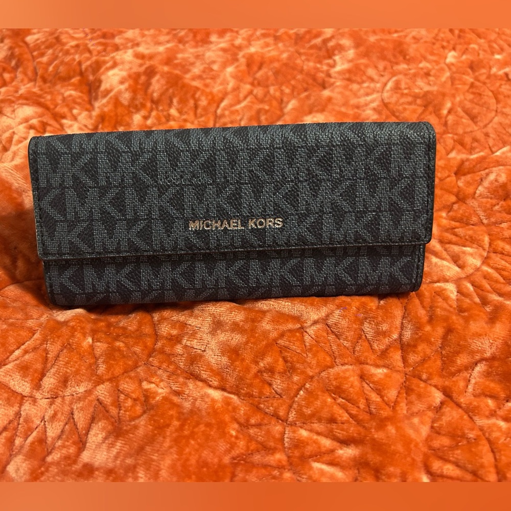 Michael Kors Cooper Monogram Sunglass Case in admiral/pale blue